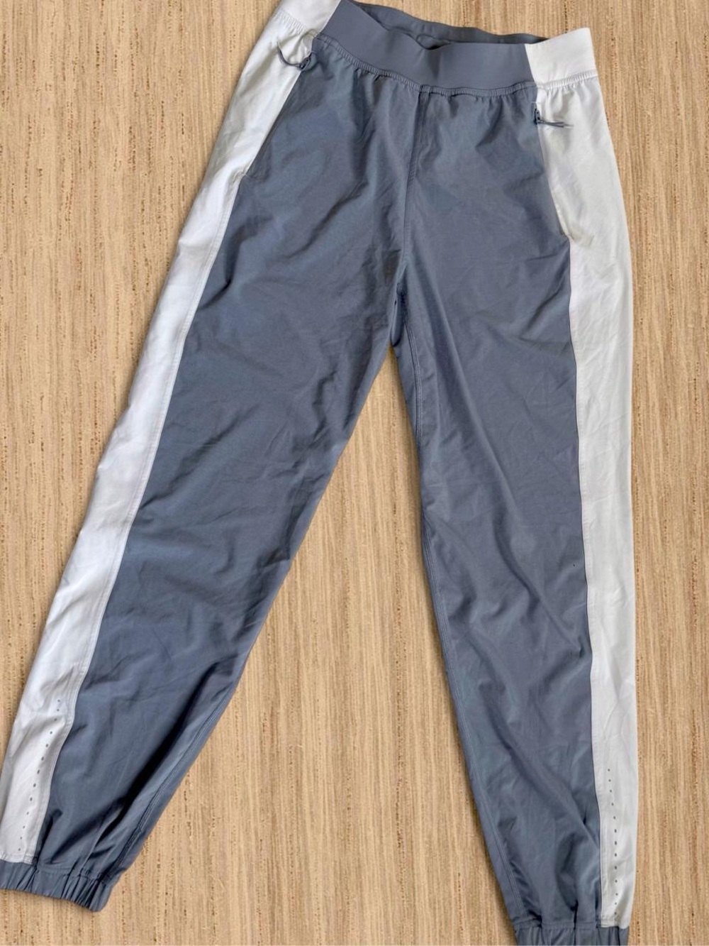Lululemon Gray White Lightweight Joggers Size 6